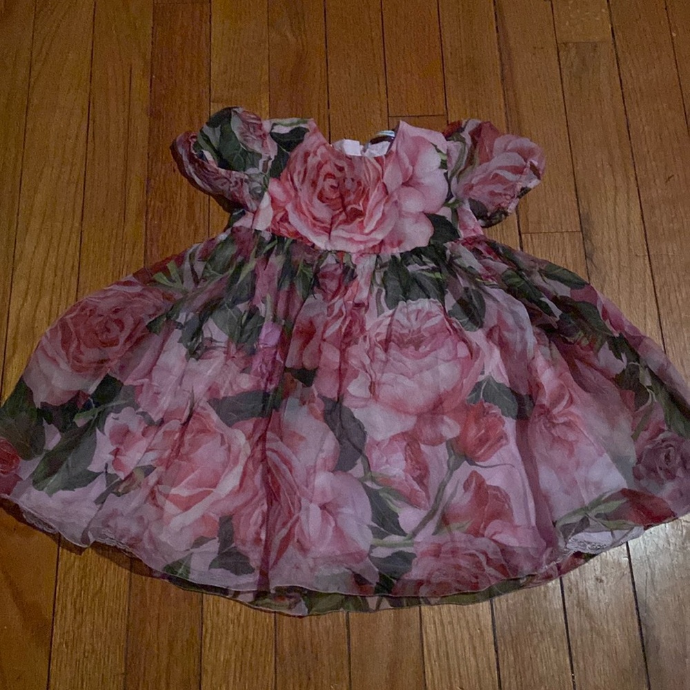 Cute 🥰 Dolce &. Gabbana girls pink floral dress!